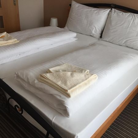 Nové Mesto nad Váhom Bed & Breakfast Hotel Perla מראה חיצוני תמונה