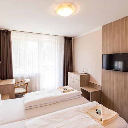 Nové Mesto nad Váhom Bed & Breakfast Hotel Perla מראה חיצוני תמונה