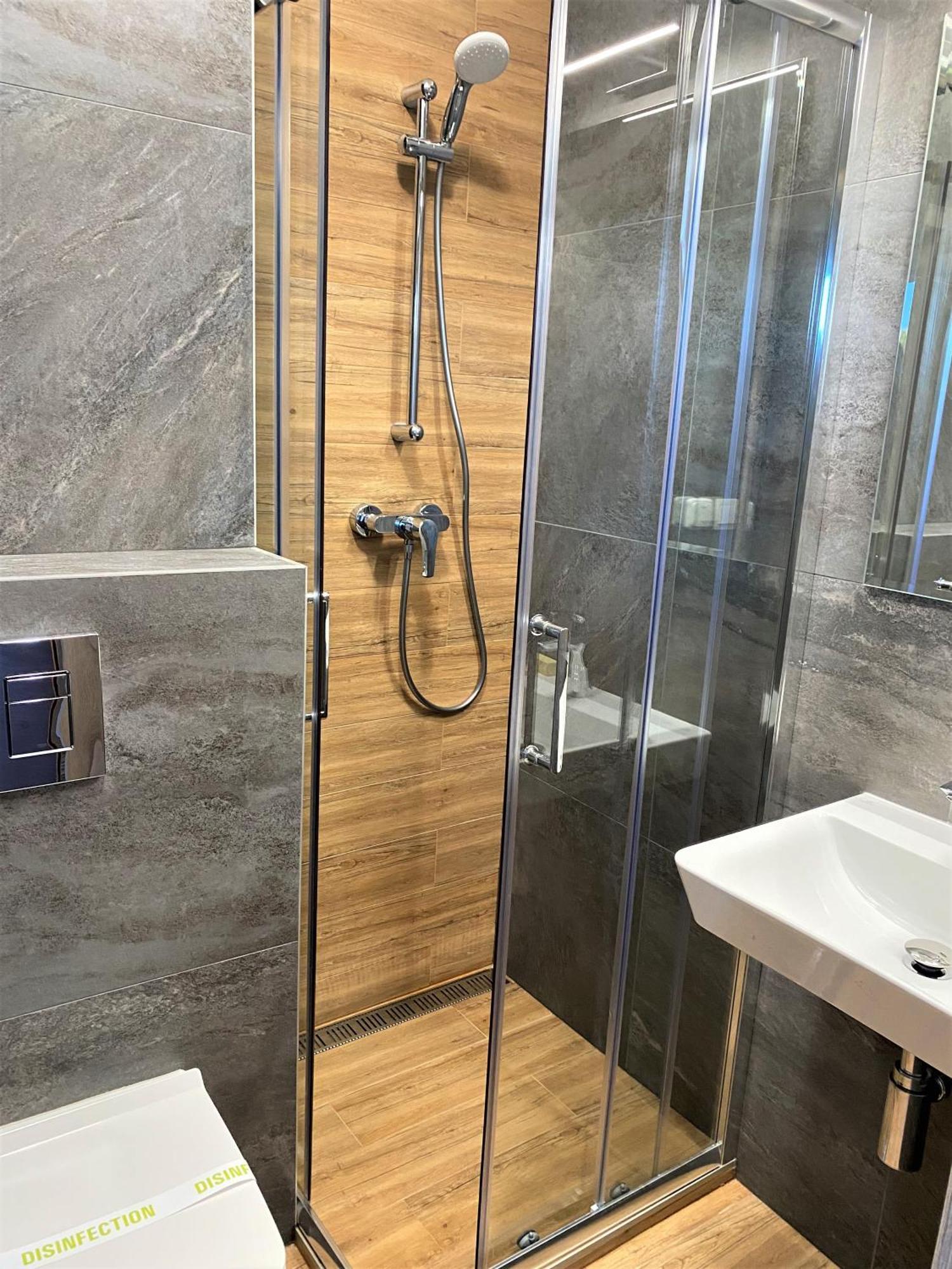 Nové Mesto nad Váhom Bed & Breakfast Hotel Perla מראה חיצוני תמונה