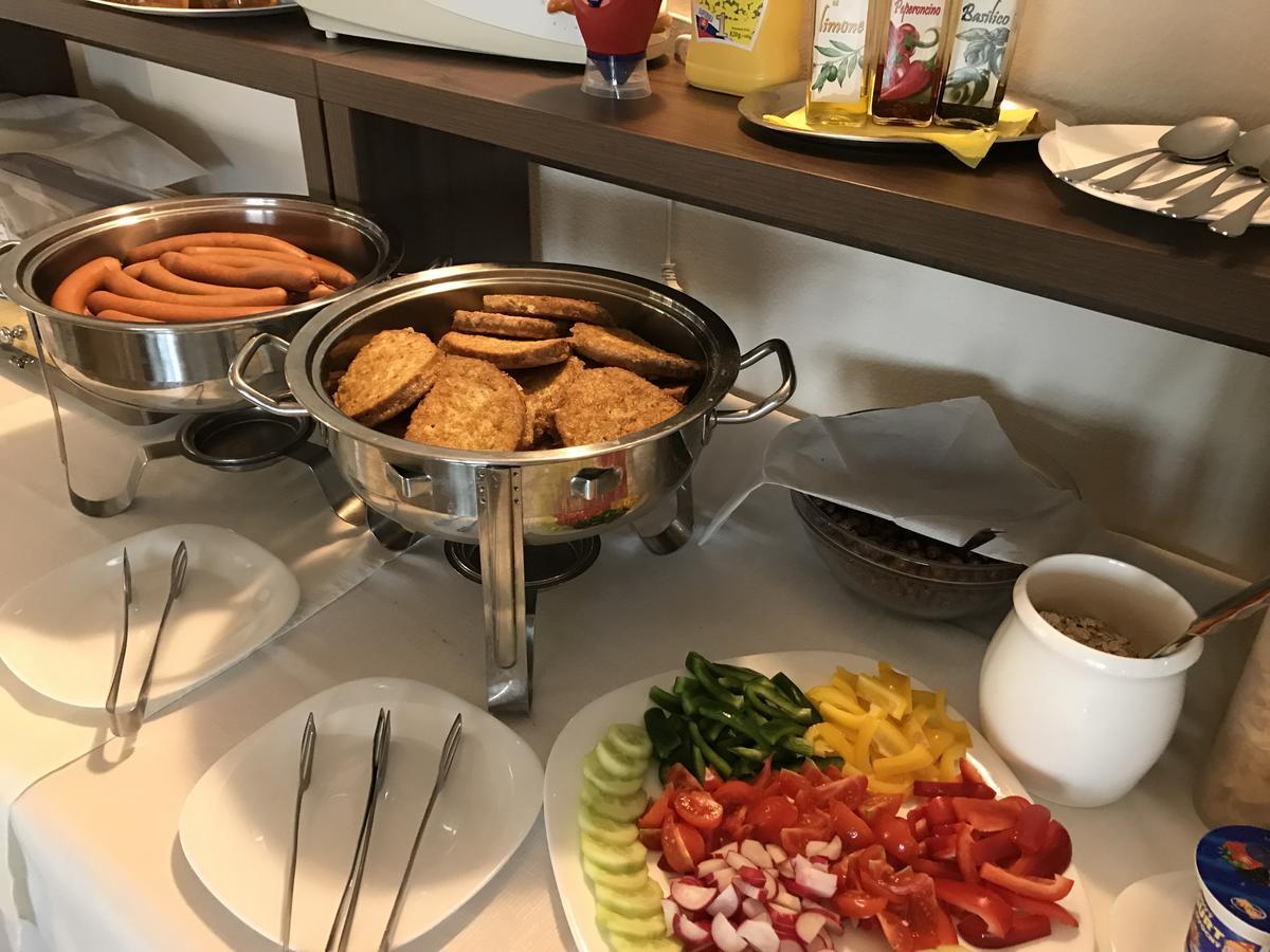 Nové Mesto nad Váhom Bed & Breakfast Hotel Perla מראה חיצוני תמונה