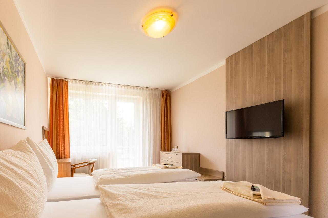 Nové Mesto nad Váhom Bed & Breakfast Hotel Perla מראה חיצוני תמונה