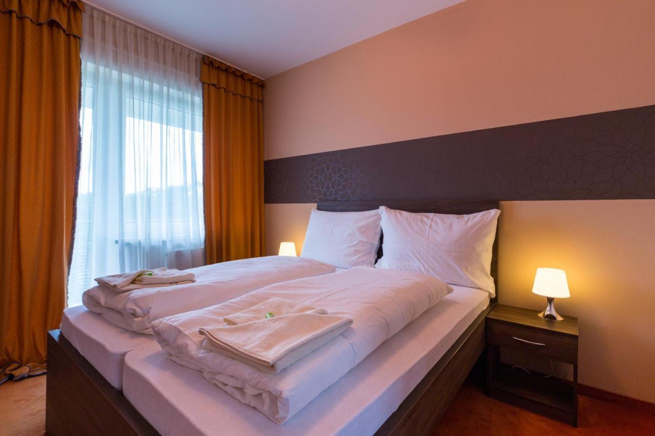 Nové Mesto nad Váhom Bed & Breakfast Hotel Perla מראה חיצוני תמונה