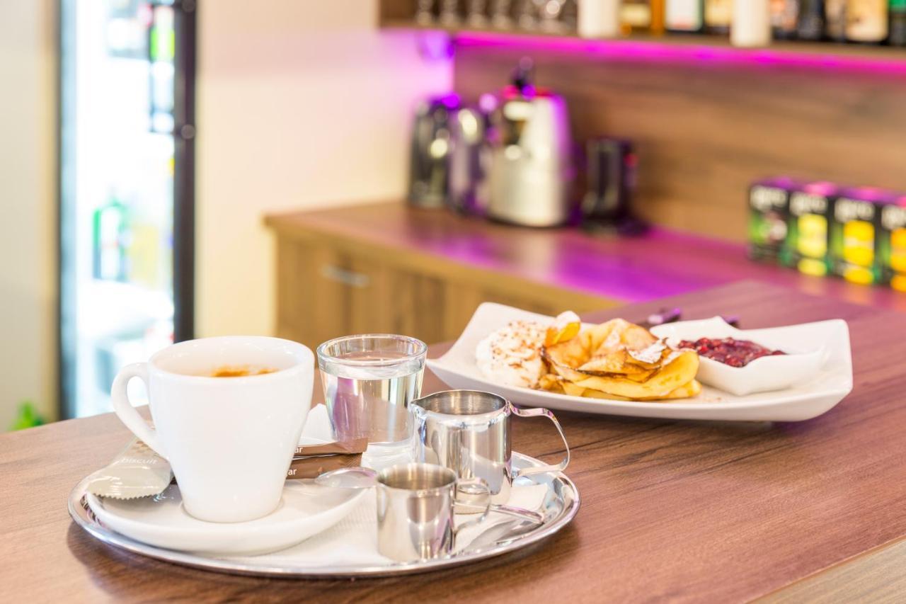 Nové Mesto nad Váhom Bed & Breakfast Hotel Perla מראה חיצוני תמונה