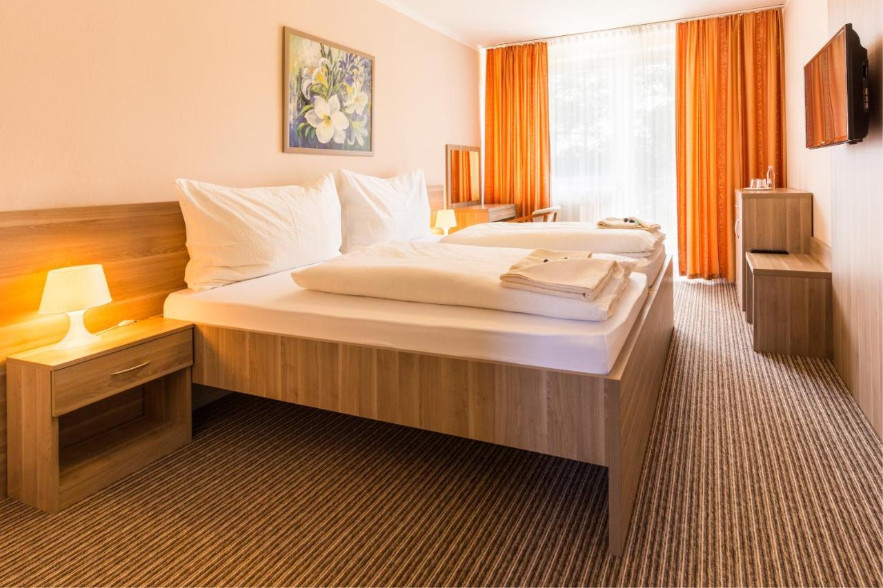 Nové Mesto nad Váhom Bed & Breakfast Hotel Perla מראה חיצוני תמונה