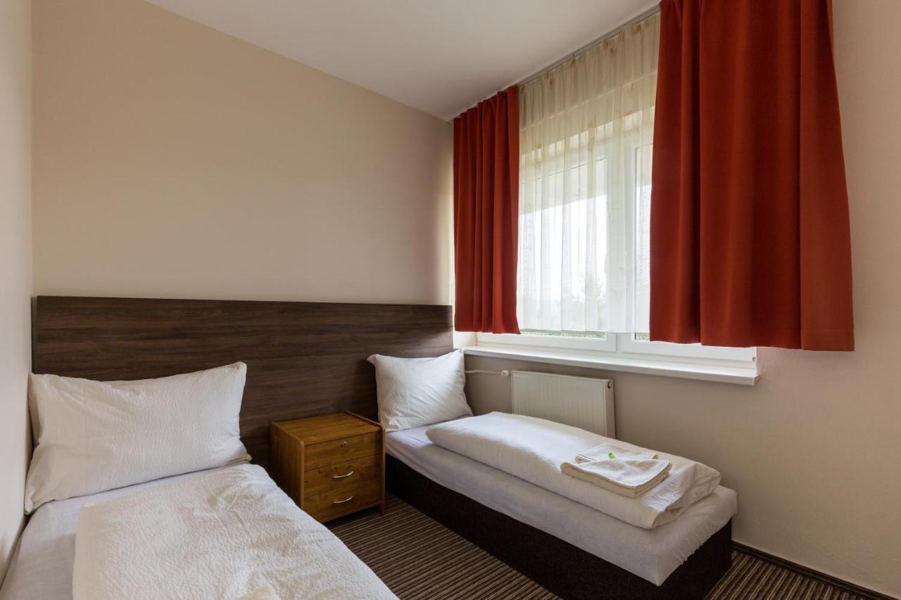 Nové Mesto nad Váhom Bed & Breakfast Hotel Perla מראה חיצוני תמונה